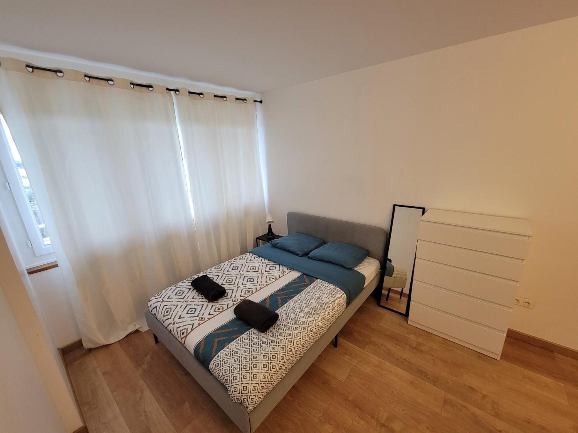 Beautiful & Cosy 3 Bedrooms Full Accommodation Ris-Orangis Екстериор снимка